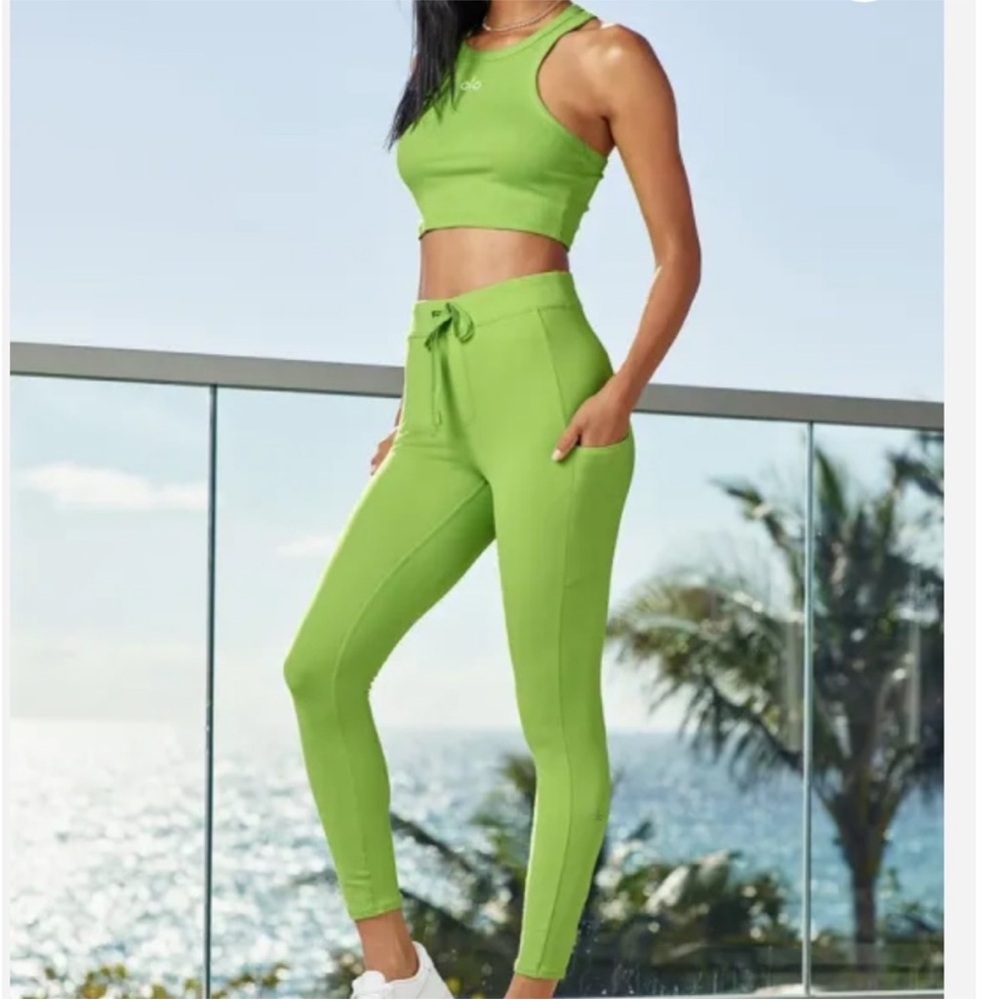 ALO‎ Yoga 7/8 High-Waist Checkpoint Leggings in Green Apple